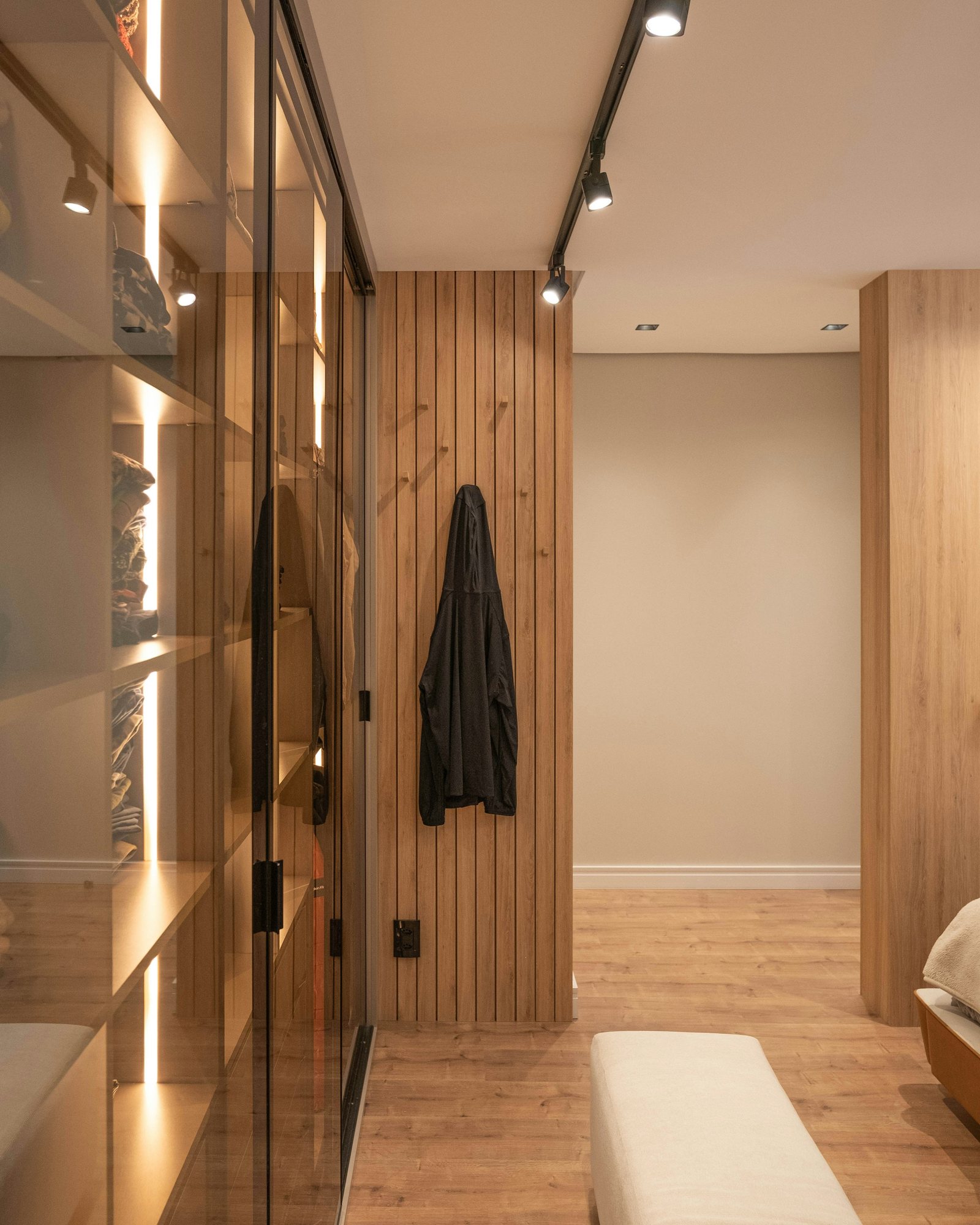 Vestidor con iluminación integrada